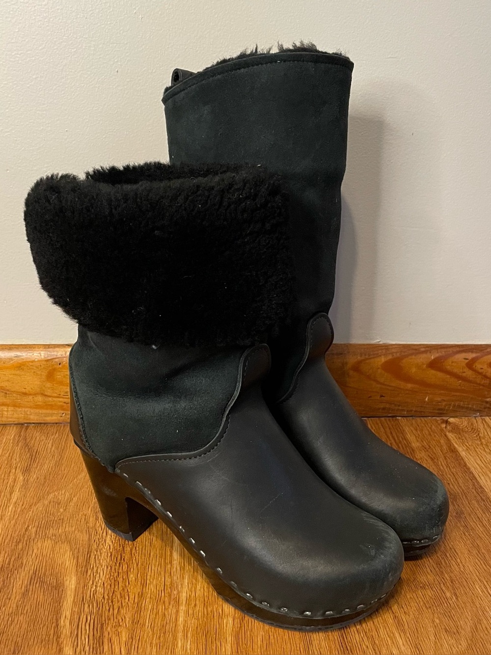 No. 6 9 inch Pull On Shearling Clog Boot Black